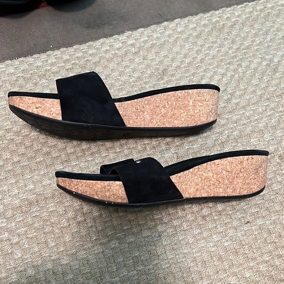 Ugg platform slides size 7.5 - Picture 2 of 4